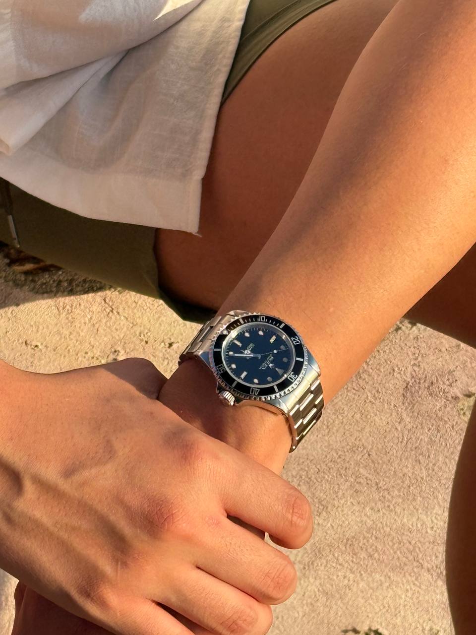Rolex Submariner de esfera azul en la muneca